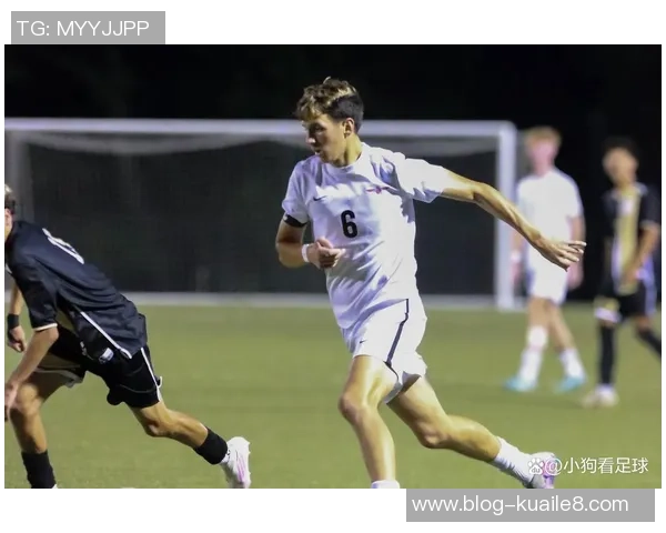 奥莫尼与格拉纳的激烈对决揭示足球战术的深层次博弈与精彩瞬间