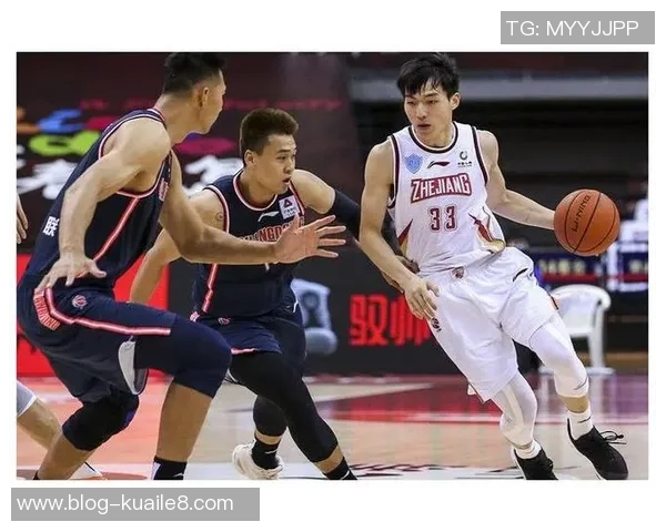 广州篮球队与上海篮球队赛后复盘分析双方状态及表现亮点