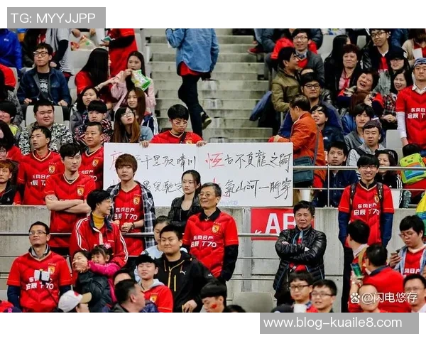 恒大与上港激战正酣9月12日中超焦点战役引发球迷热议